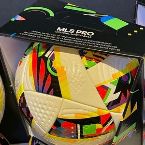 1 Adidas Soccer Match Ball Size 5 New